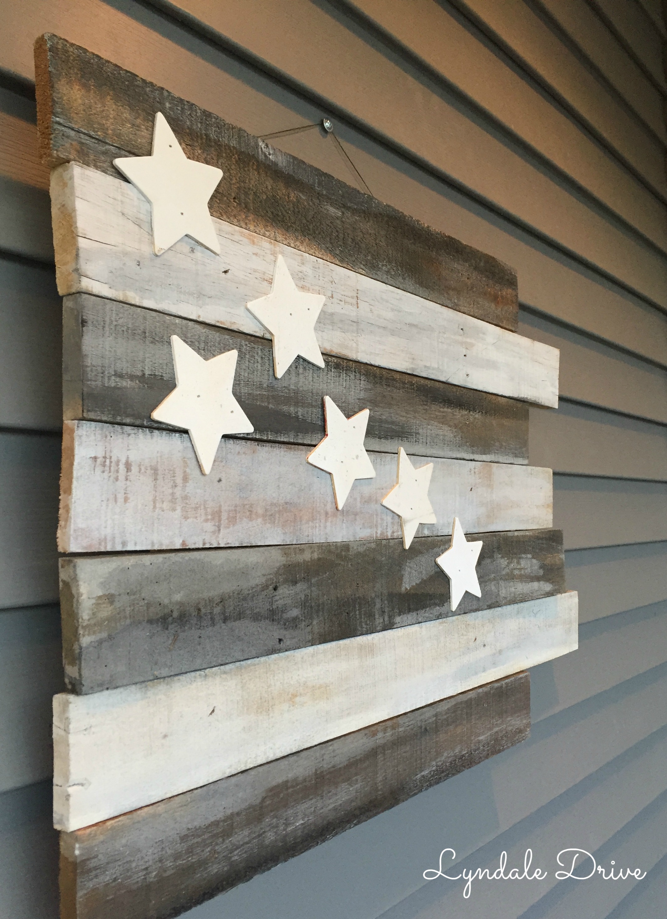 weathered-pallet-flag
