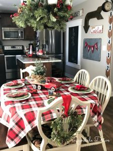 farmhouse-christmas-table