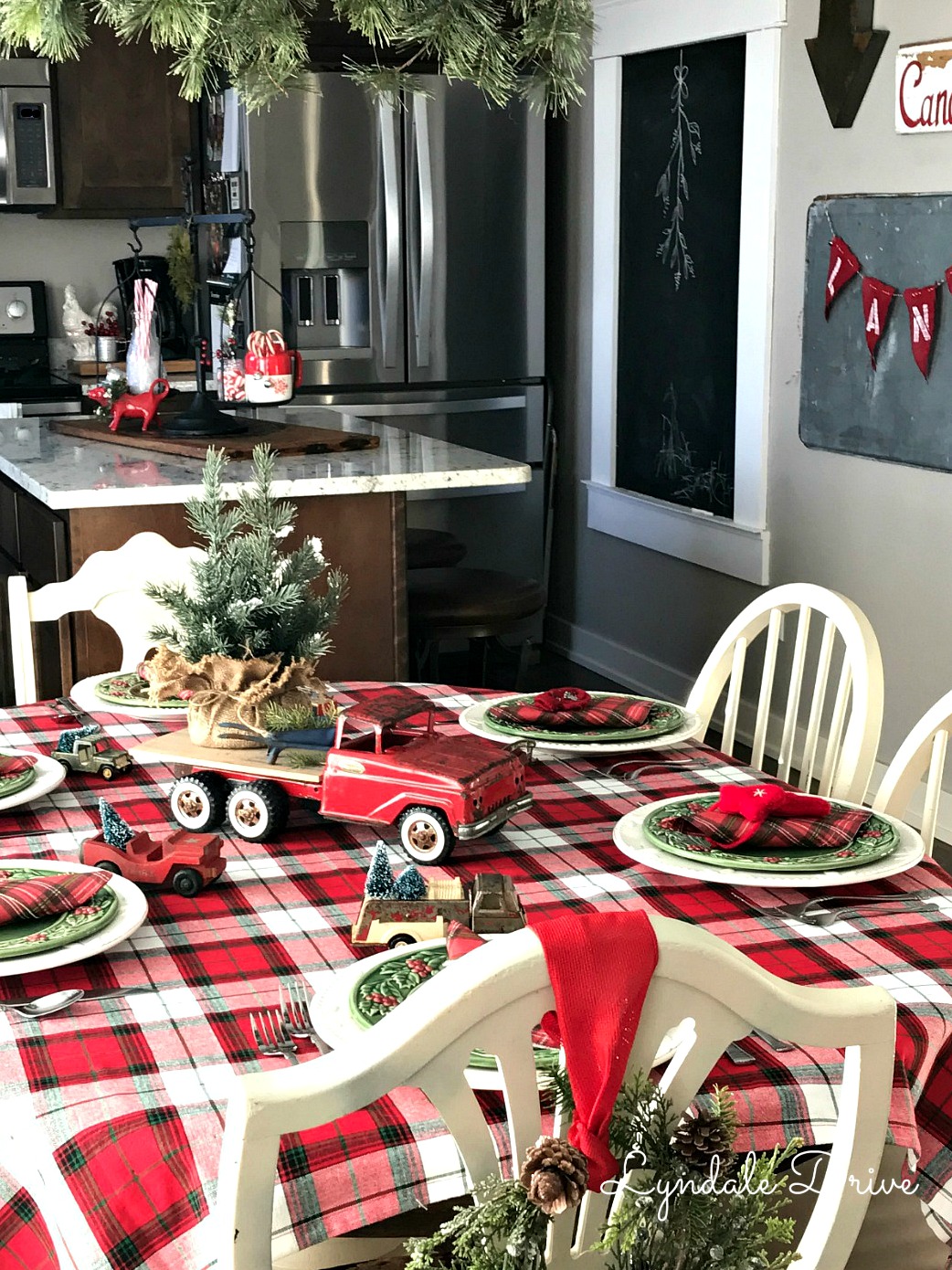 farmhouse-vintage-christmas-table - Lyndale Drive