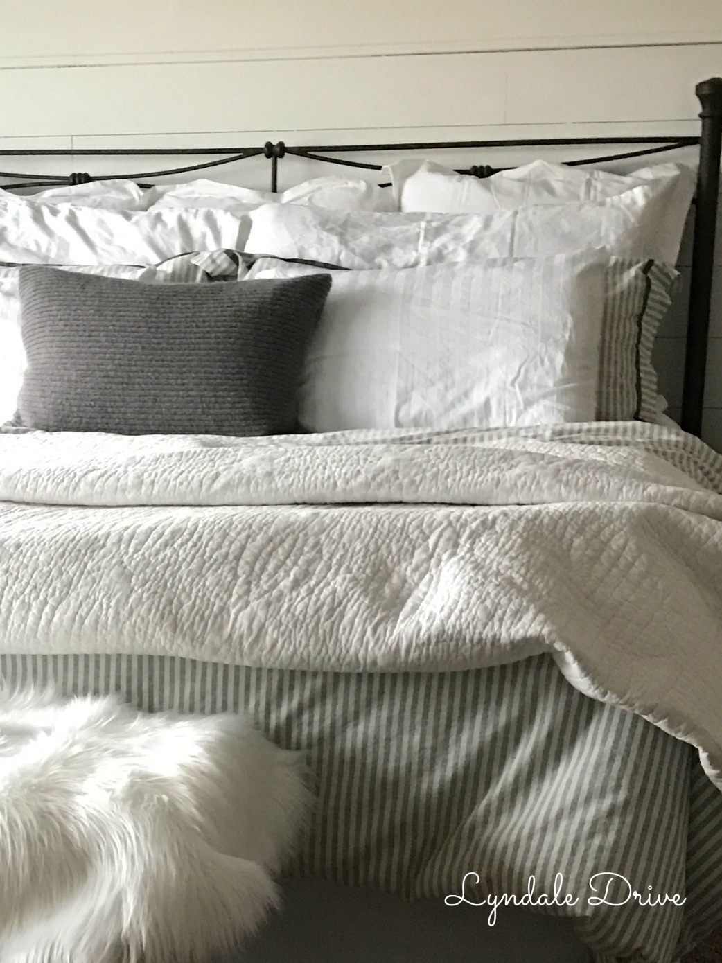 How to Keep Your White Sheets White