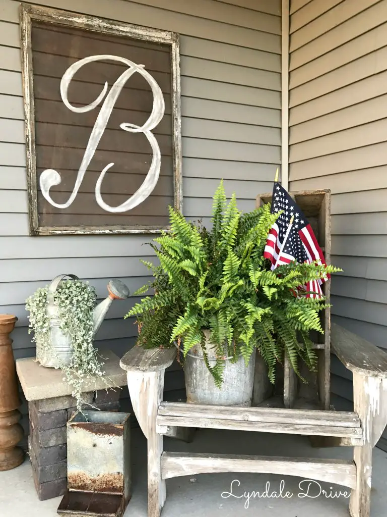 independence-day-flags-ferns