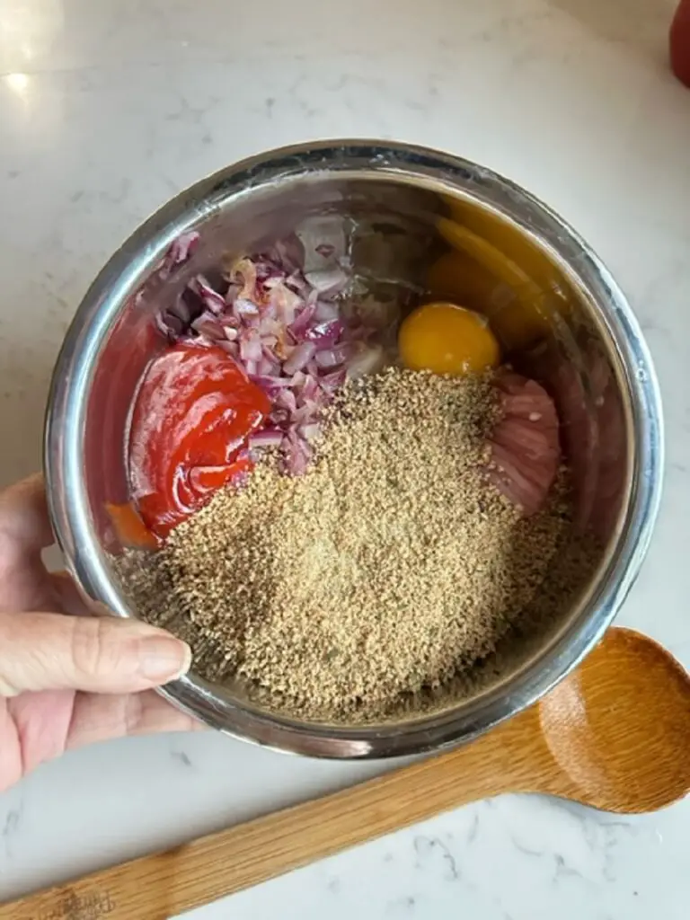 Combine ingredients in a small bowl